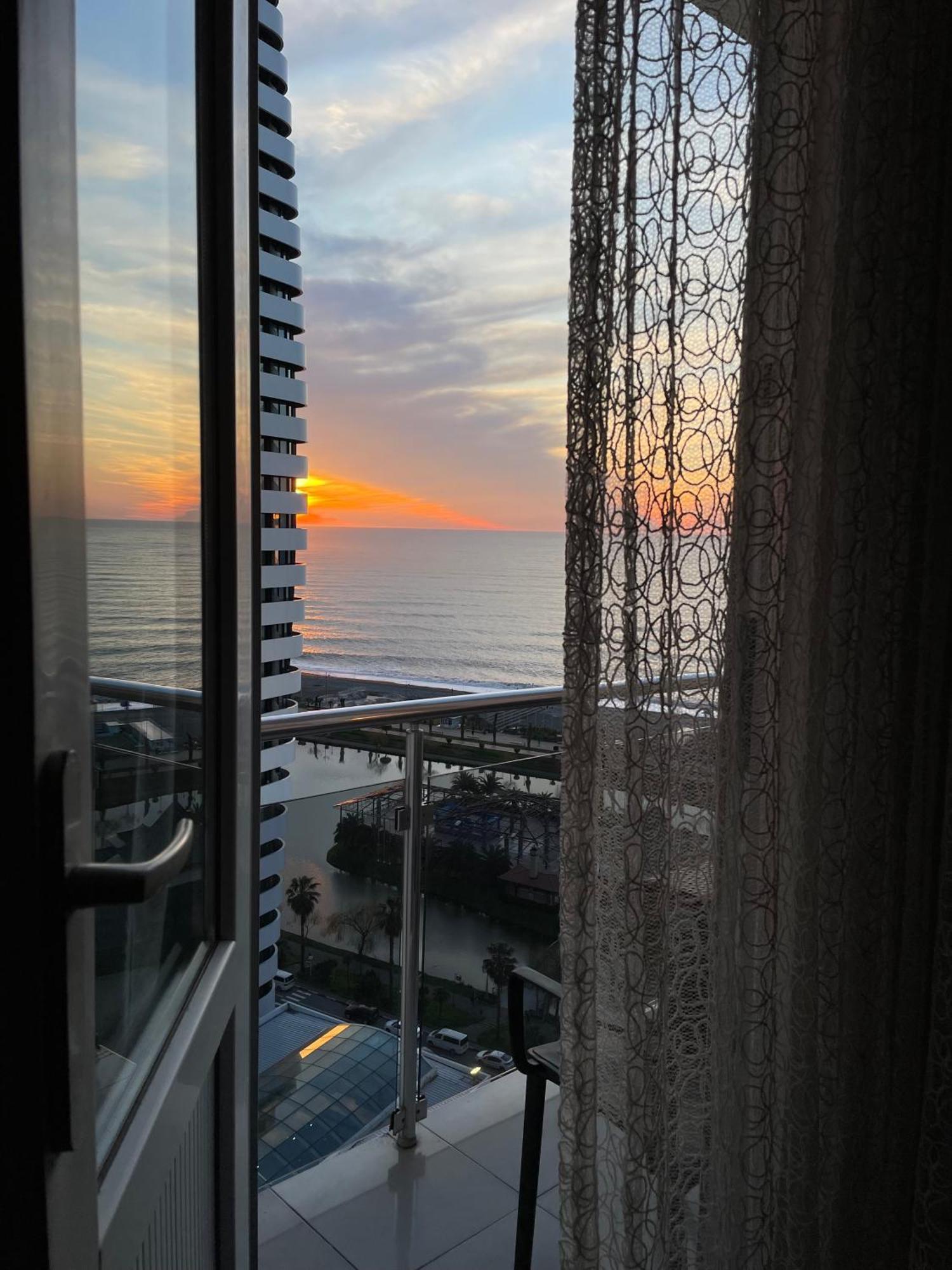 באטומי Roini Apartment מראה חיצוני תמונה